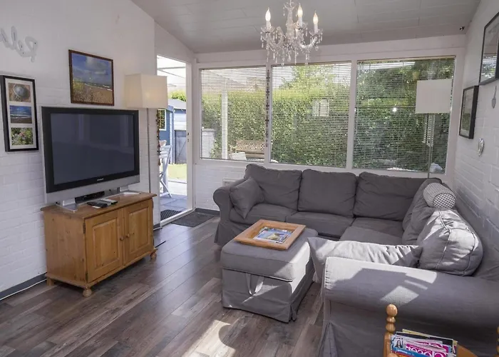 With Veranda, 6 People