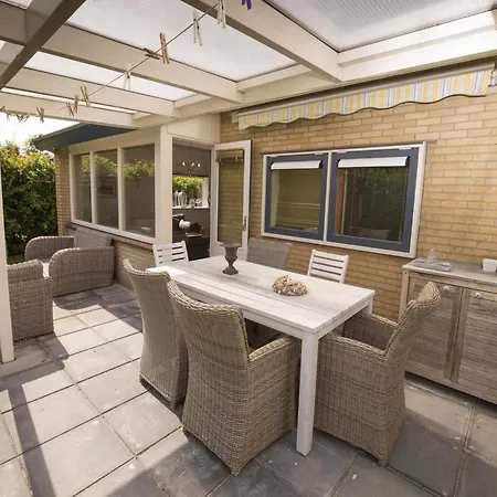 With Veranda, 6 People Feriehus