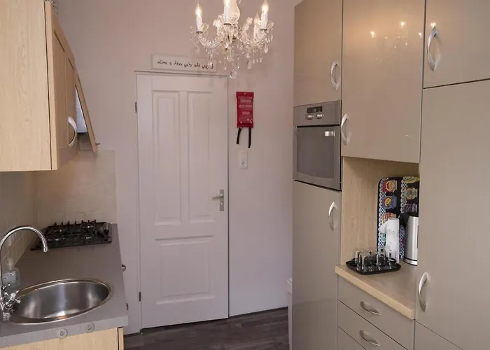 With Veranda, 6 People *